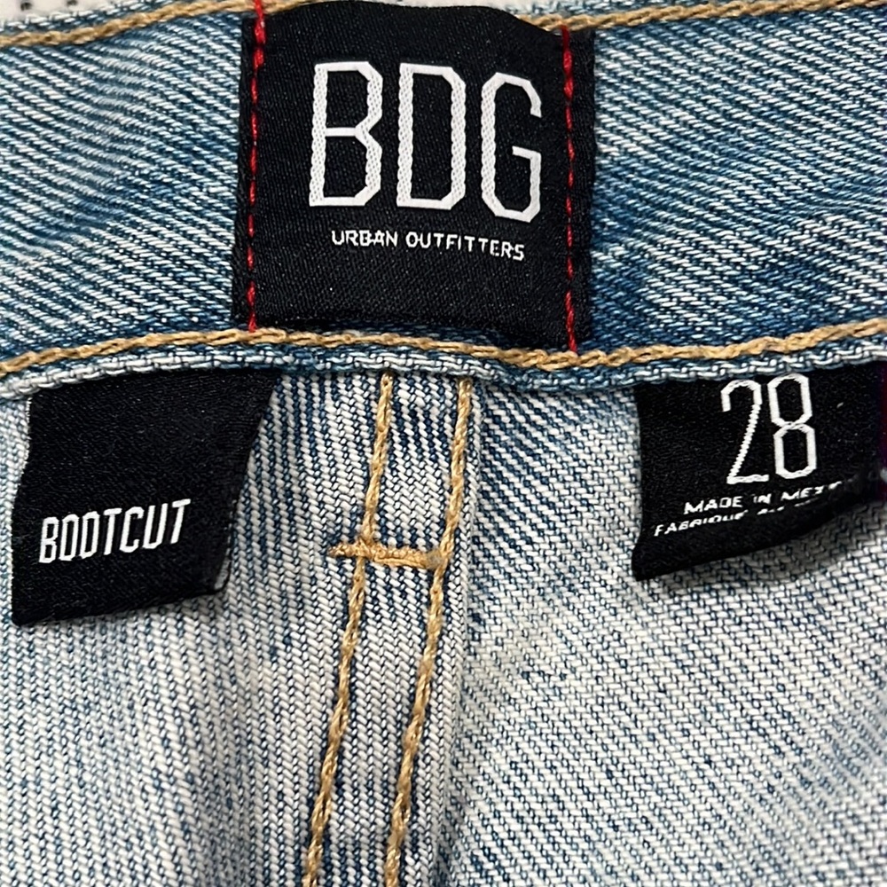 UO Bootcut Knee Ripped Jeans - Picture 3 of 4